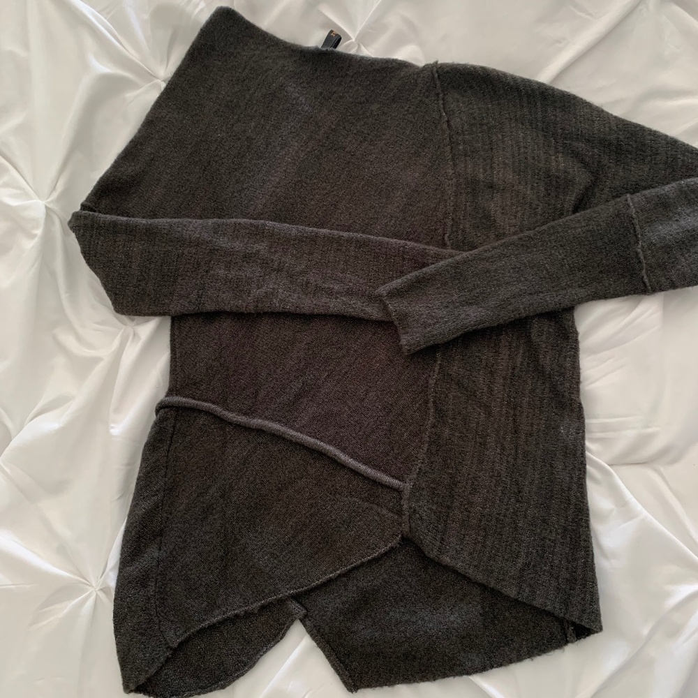 sweater - Picture 2 of 2